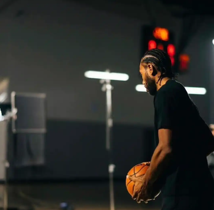 北京队横扫爵士，伦纳德状态火热