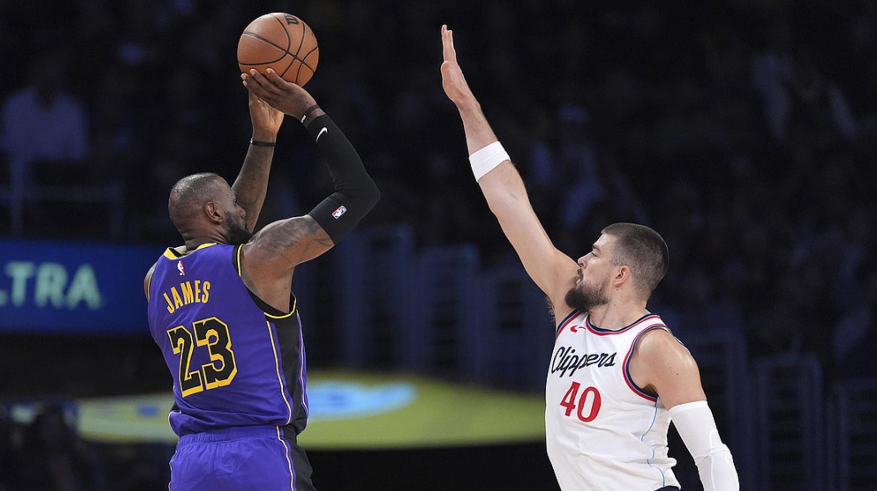 爱游戏在线-掘金完胜雷霆，范弗利特统治全场