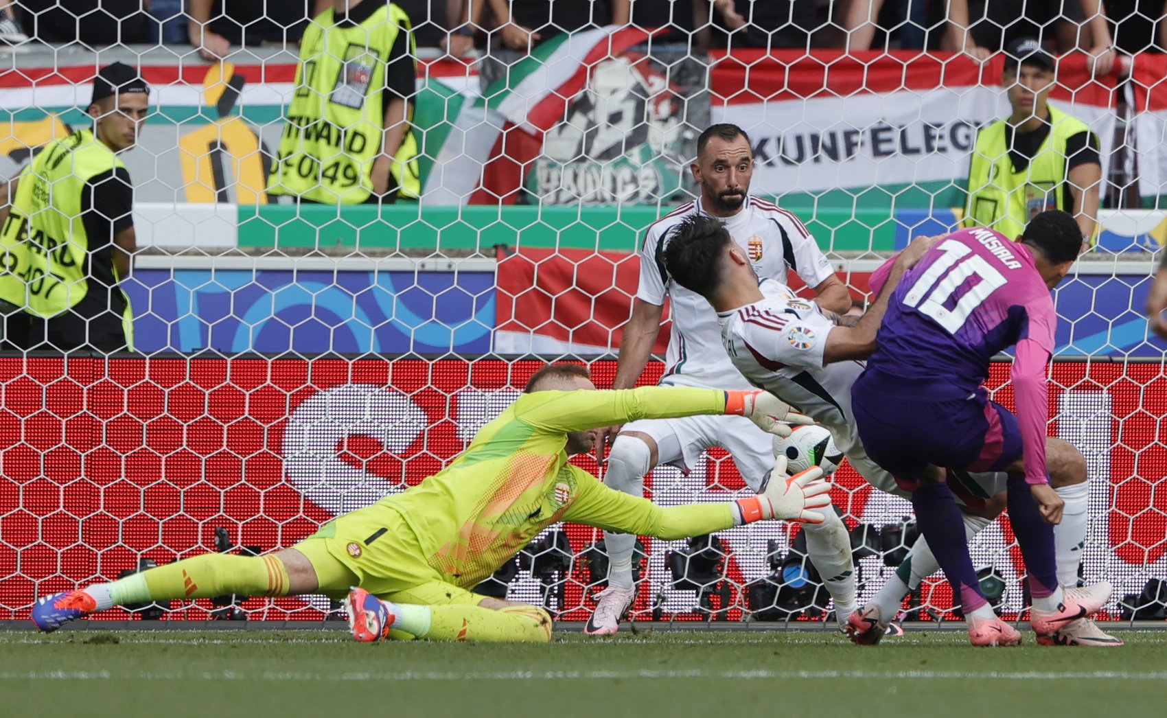 爱游戏APP-德国队碾压葡萄牙队，波尔状态火热