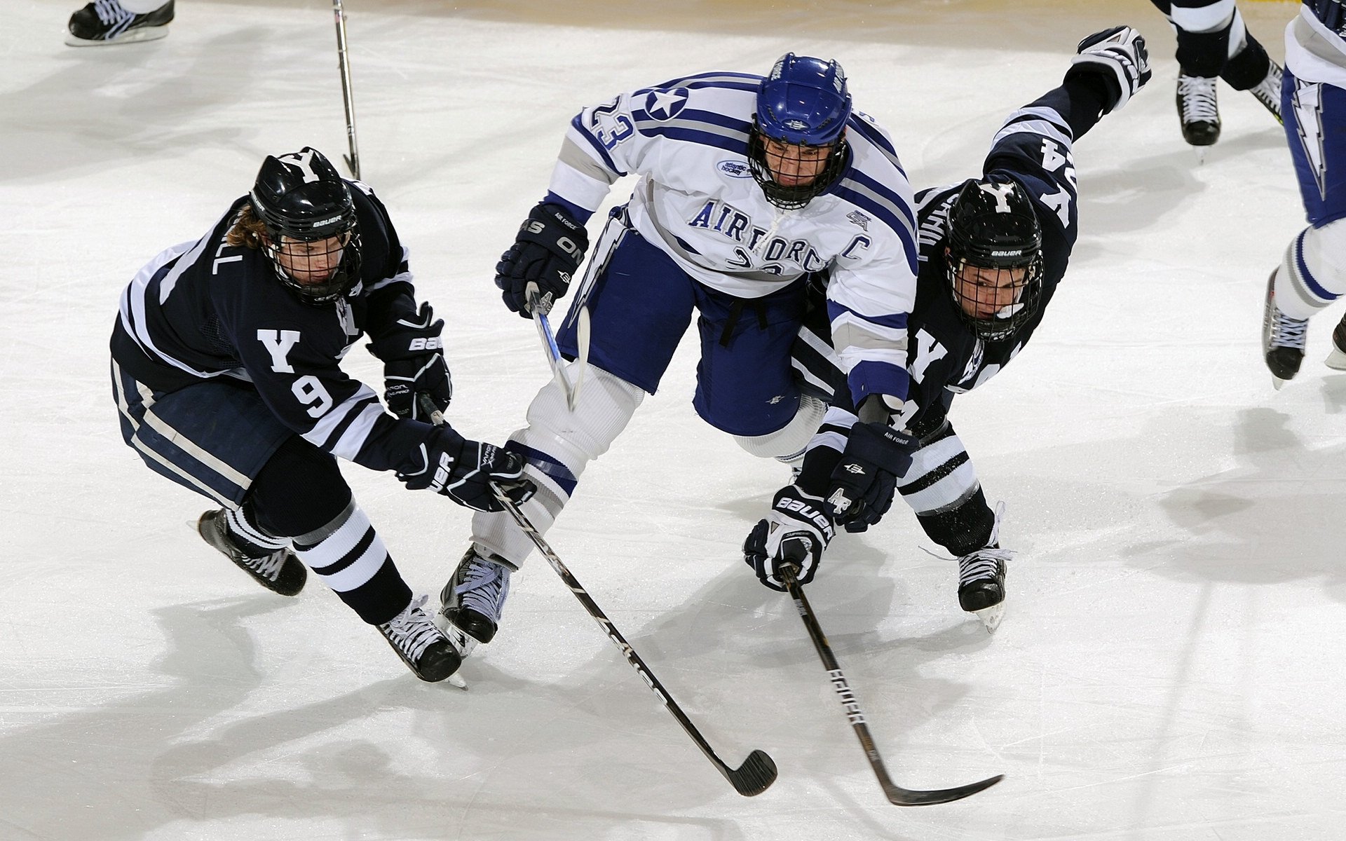 爱游戏下载-西决生死战之夜，贝恩的沉默与喧嚣，如何撕碎巨星神话？